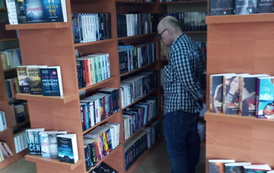 Odwiedziny biblioteki przez uczestnik&oacute;w WTZ dnia 18.03.2022 5