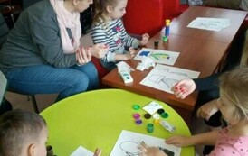 Biblioteczny Klub Maluszka w Kobylnicy i ćwiczenia motoryki małej 7