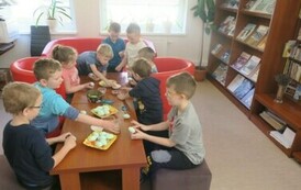 Zajęcia o tematyce świątecznej w GBP w Kobylnicy  6