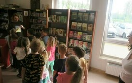 Wizyta pięciolatk&oacute;w z Pluszowego Zakątka w GBP w Kobylnicy  5