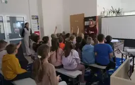 Goście w bibliotece w Kobylnicy 8