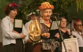 Narodowe Czytanie 2025 podczas Gminnego Święta Plon&oacute;w w Kobylnicy