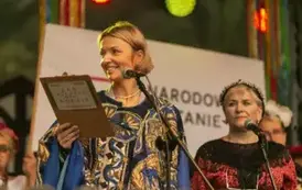 Narodowe Czytanie 2025 podczas Gminnego Święta Plon&oacute;w w Kobylnicy