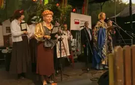 Narodowe Czytanie 2025 podczas Gminnego Święta Plon&oacute;w w Kobylnicy