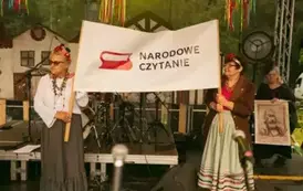 Narodowe Czytanie 2025 podczas Gminnego Święta Plon&oacute;w w Kobylnicy
