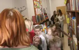 Zajęcia literackie dla grupy starszak&oacute;w ze Słonecznikowego Przedszkola w BP w Kobylnicy