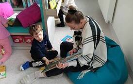 Zajęcia literacko-plastyczne dla Oddziału Przedszkolnego w Kwakowie z okazji Dnia Dinozaura w Filii w Kwakowie