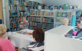Filia w Kwakowie Dyskusyjny Klub Książki dla dorosłych czerwiec 20226 om&oacute;wienie "Czerwieni" z Kolor&oacute;w zła Małgorzaty Sobczak