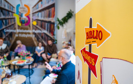 Projekt Bibliorasmus debata środowisk lokalnych i zaproszonych gości o roli biblioteki w budowaniu więzi społecznhych