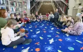 Zajęcia literackie dla grupy starszak&oacute;w ze Słonecznikowego Przedszkola w BP w Kobylnicy