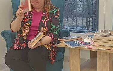 Renata Sztabnik, Dyrektor BP w Kobylnicy w Czytam, Polecam, Filia w Kwakowie, reportaż
