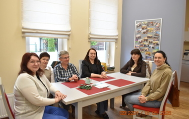 Zesp&oacute;ł Gminnej Biblioteki Publicznej w Zarszynie i przedstawicielka BP w Kobylnicy
