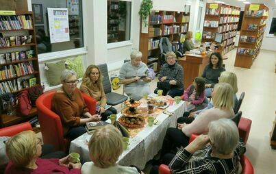 Zdjęcie do Jesienne spotkanie Dyskusyjnego Klubu Książki w Kobylnicy