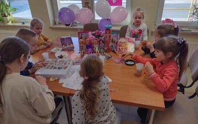 Zdjęcie do Dzień Barbie w bibliotece we Wrzącej.