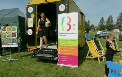 Zdjęcie do Bibliobus podczas Powiatowego Święta Plon&oacute;w